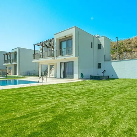 Zuma Private Pool & فيلة