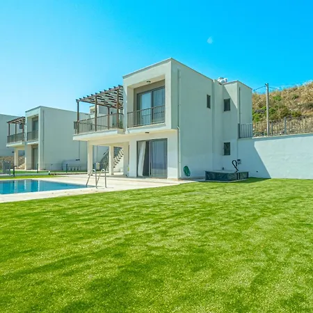 Zuma Private Pool & *